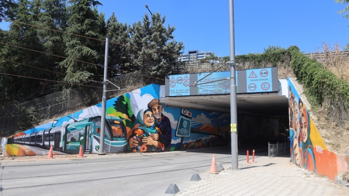 Kocaeli Büyükşehir Belediyesi, kent ulaşımına çağdaş bir soluk kazandıracak Alikahya Stadyum Tramvay Hattı projesinde çalışmalarını aralıksız sürdürüyor